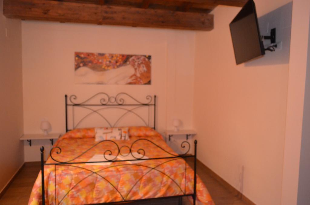 B&B Il Vicoletto LʼAquila Exterior foto
